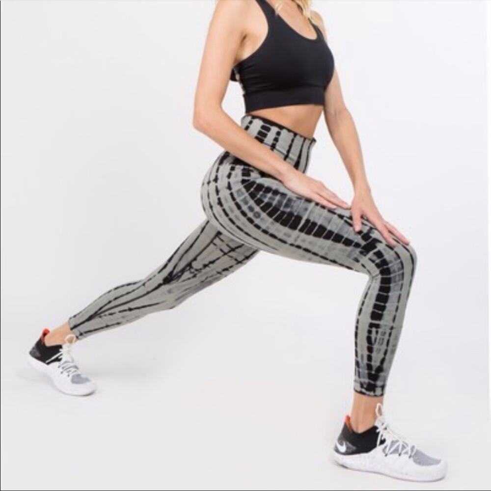 Beautiful Gray and Black Tie Dye Leggings Size Small